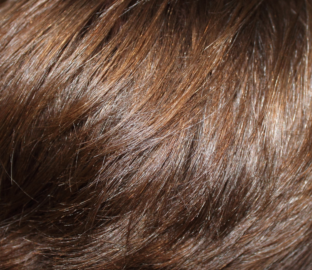 امراة شعرها خميل